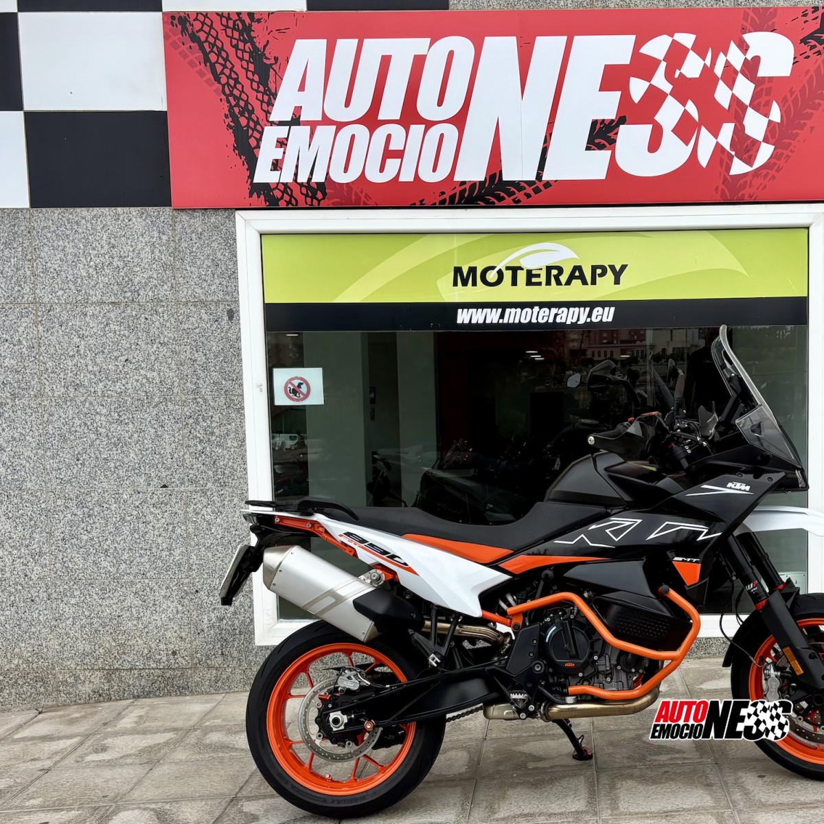 KTM, 890 SMT